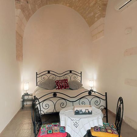 شقة Il Plebiscito Luxury Loft Fronte Basilica مارتينا فرانكا الغرفة الصورة